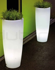 GN BA LAMP - Lightening plastic flower stand for outdoor use. 89,5 meters high. It is equipped with warm-light bulbs.