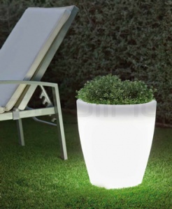 GN VI LAMP - Lightening plastic flower stand. For outdoor use.